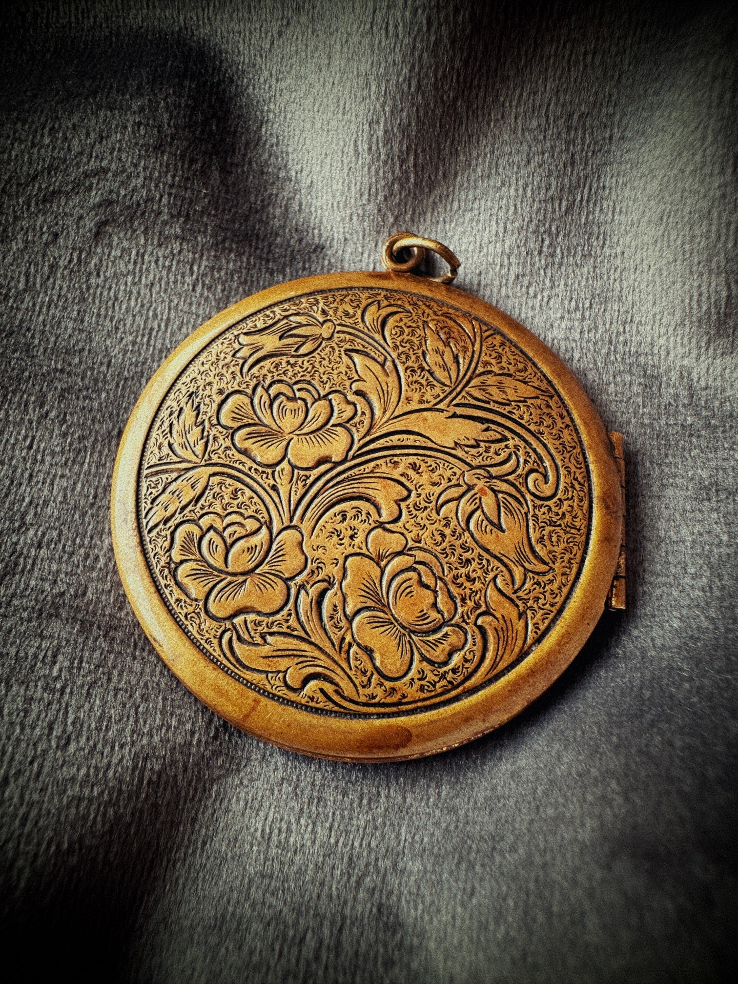 Brass Locket with Floral Engraving (Early 20th Century)