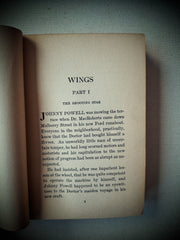 Wings – John Monk Saunders (New York, Grosset & Dunlap, 1927)