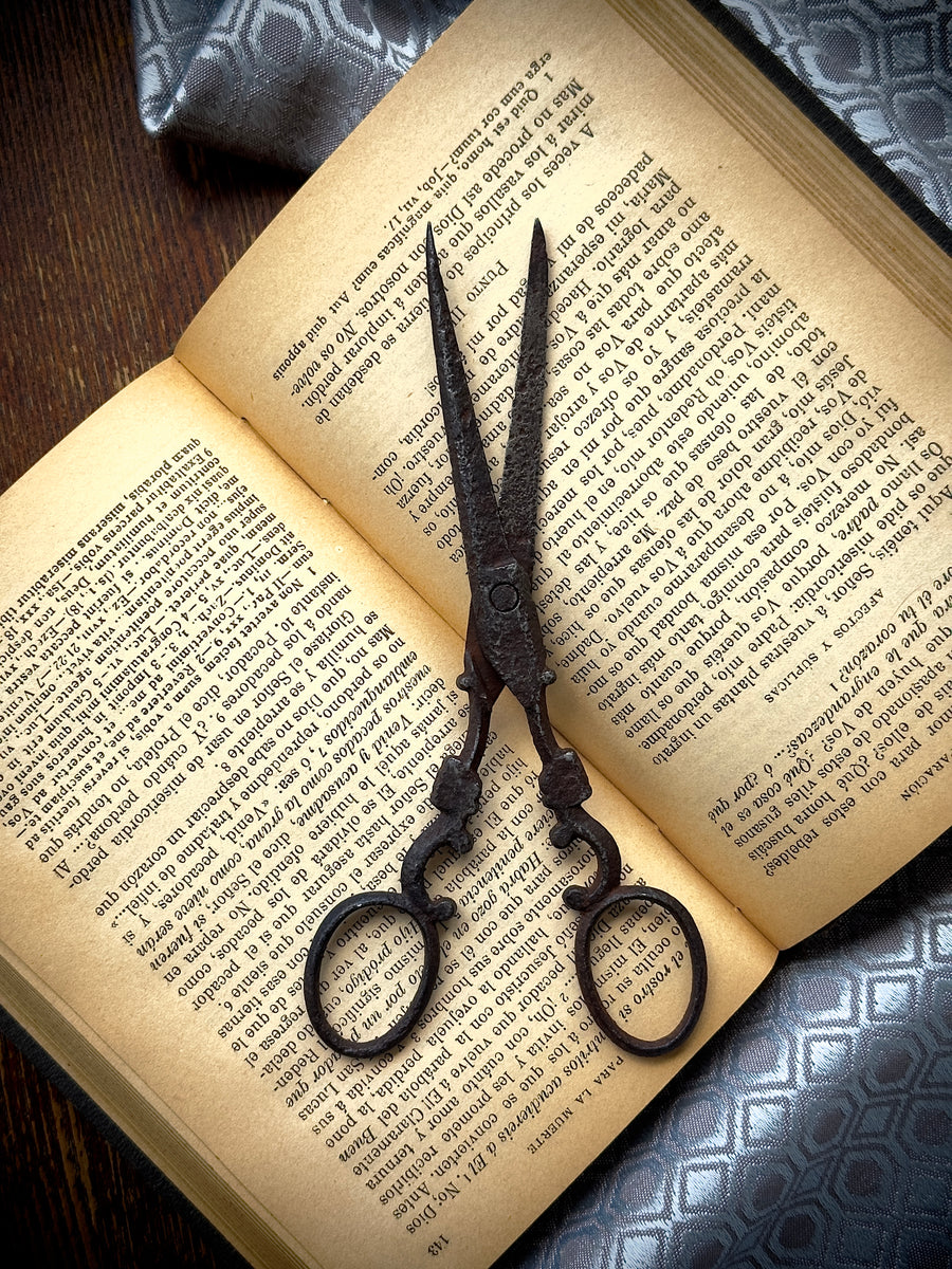 Antique Iron Scissors (Late 19th – Early 20th Century (Rusted)