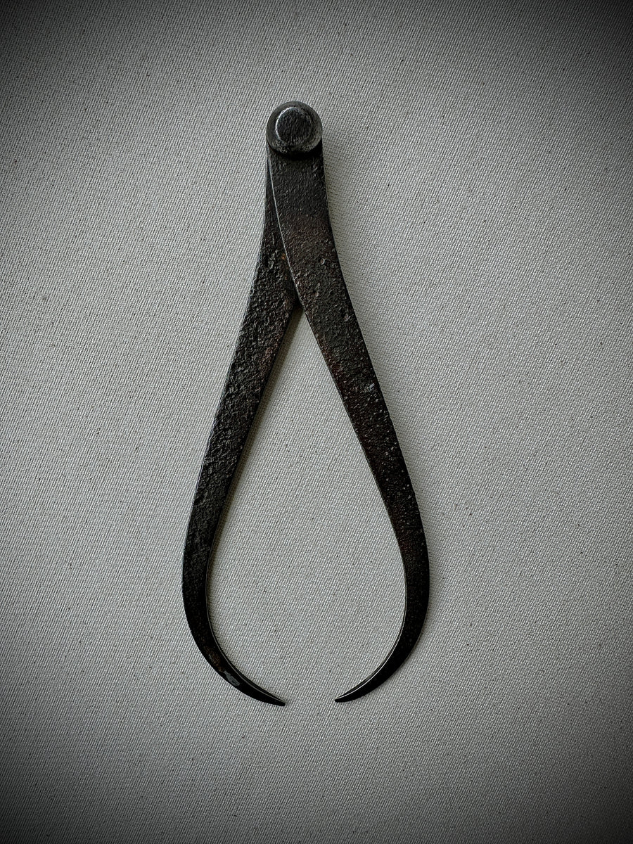 Antique Iron Calipers (19th – Early 20th Century)