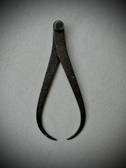 Antique Iron Calipers (19th – Early 20th Century)