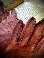 Vintage Child’s Leather Gloves – Reddish Brown (1940s–60s, XXS)